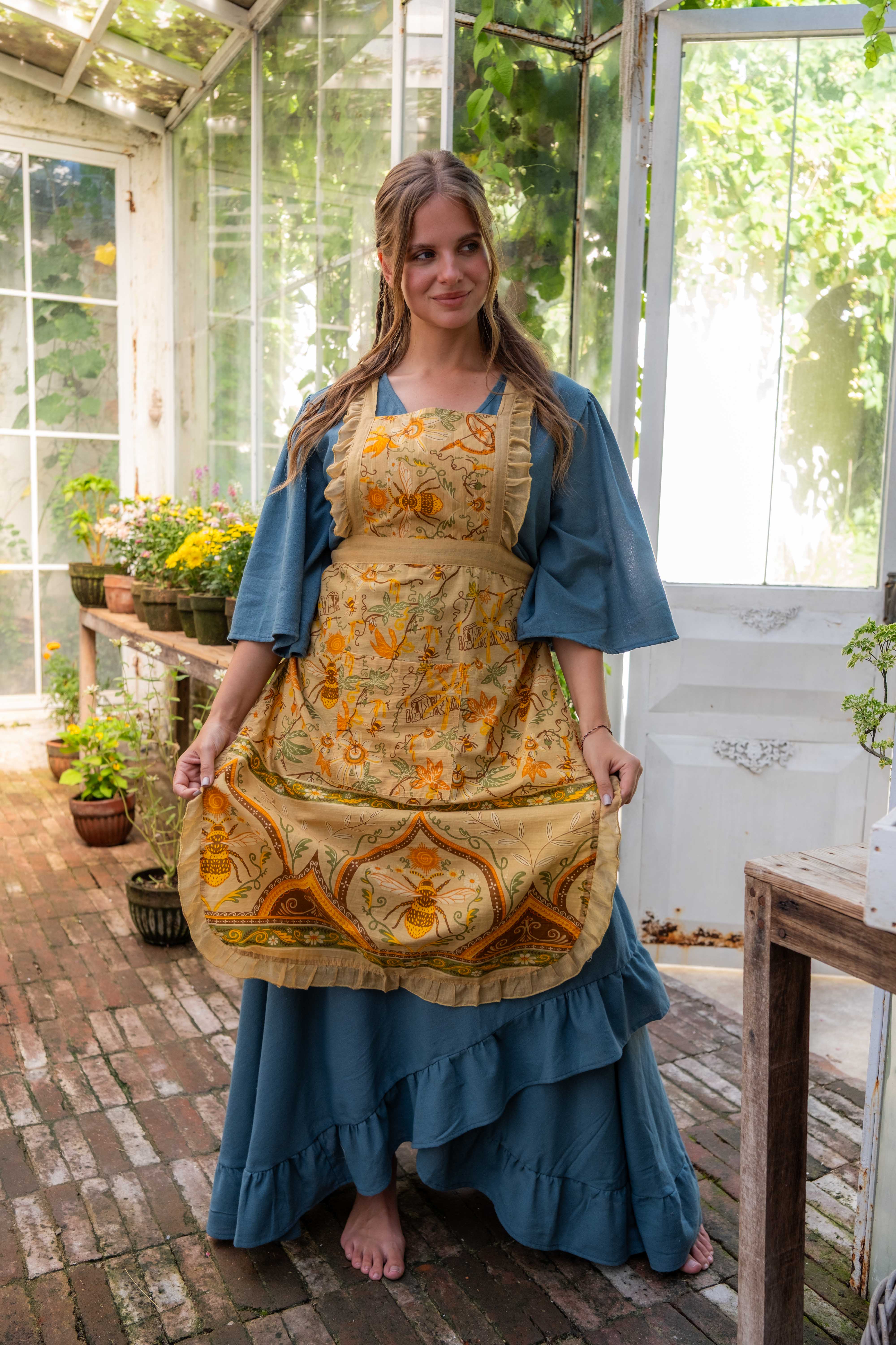 Kitchen Witch Apron in Honeycomb